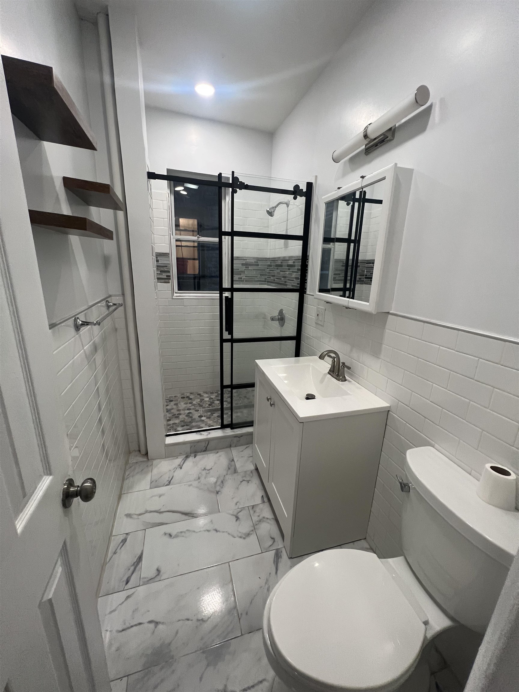 132 39TH ST Unit: B3