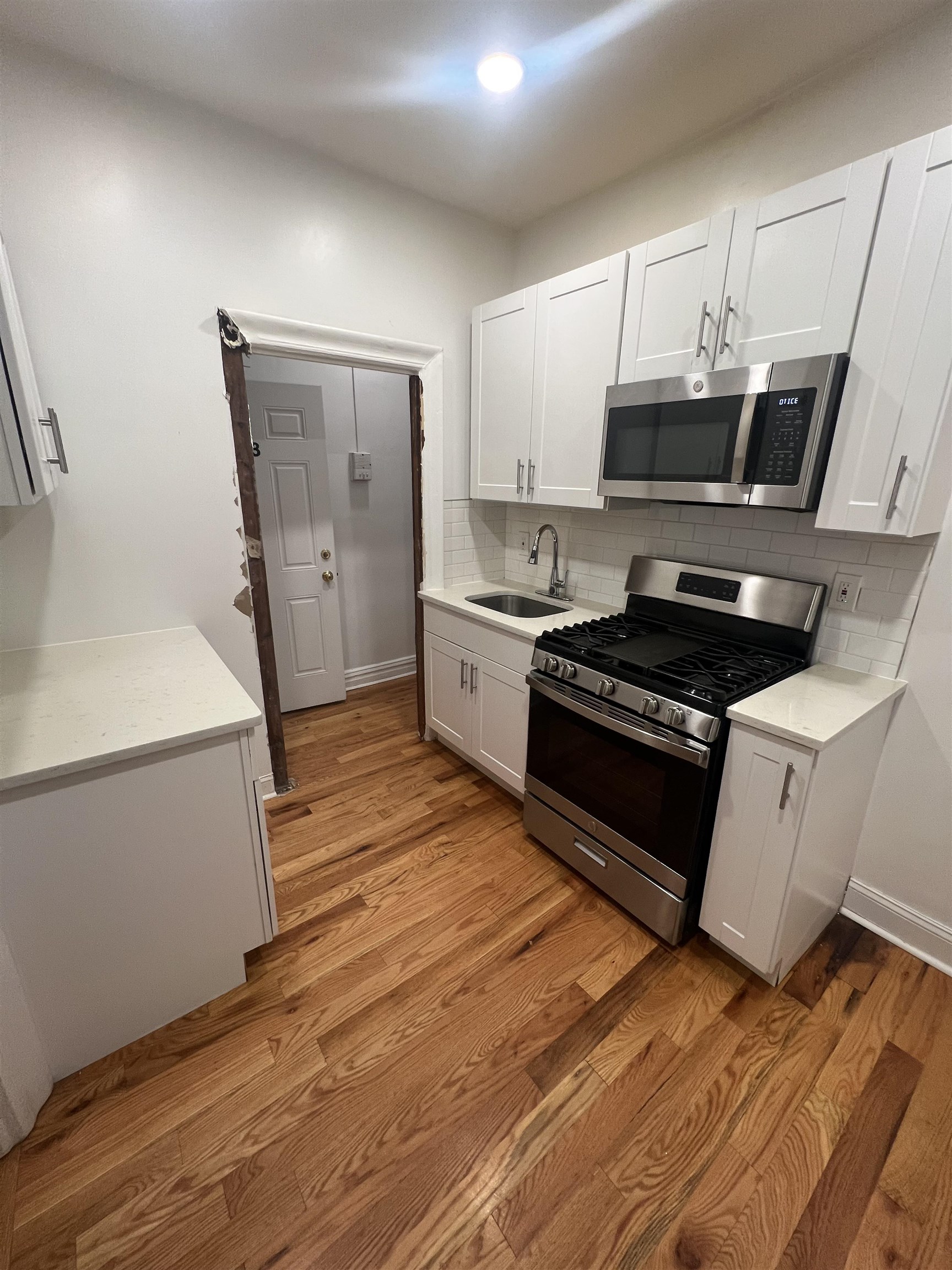 132 39TH ST Unit: B3
