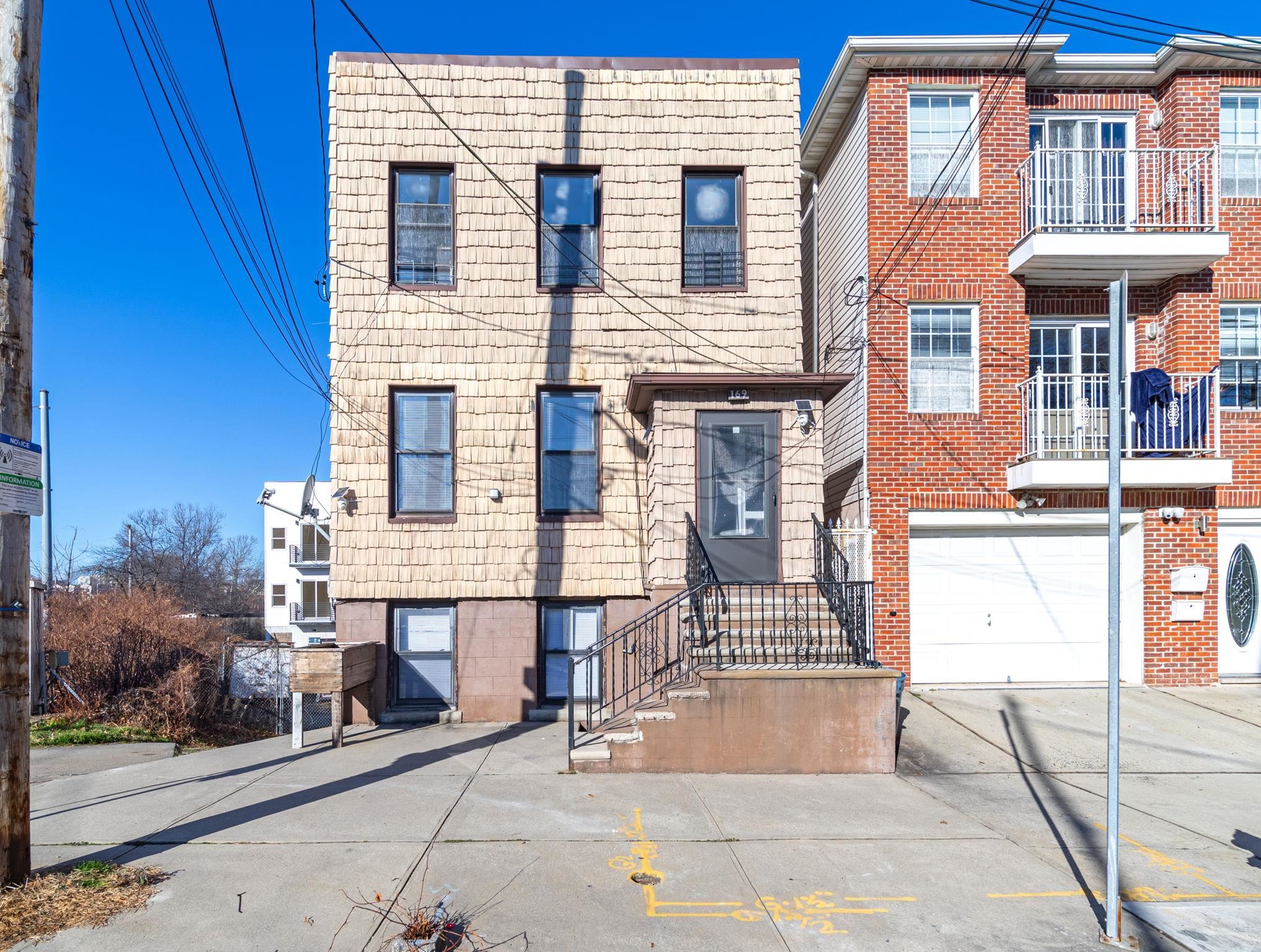 169 HALLADAY ST Unit: 1