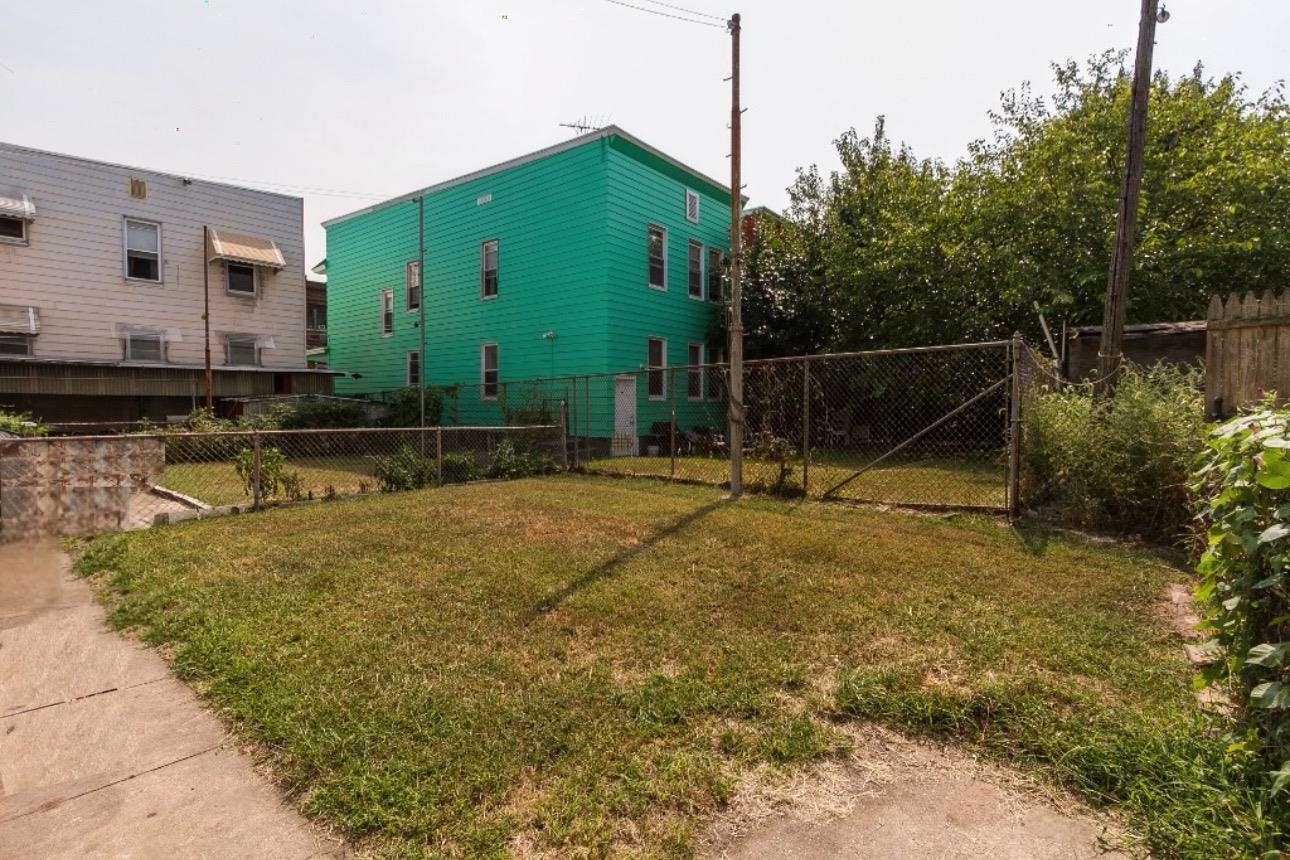 73 WARNER AVE