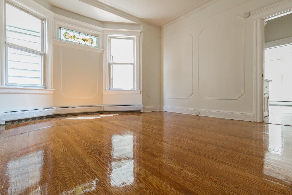 73 WARNER AVE