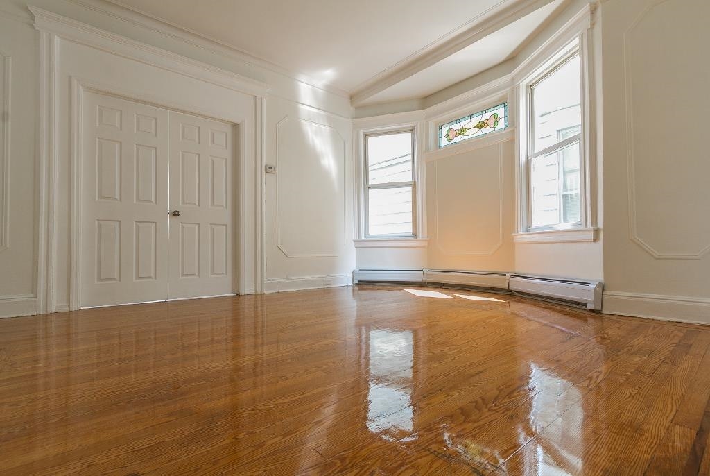 73 WARNER AVE