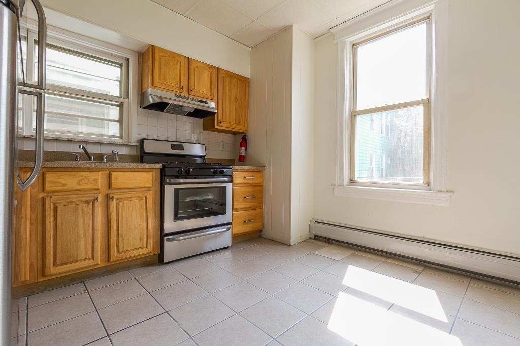 73 WARNER AVE