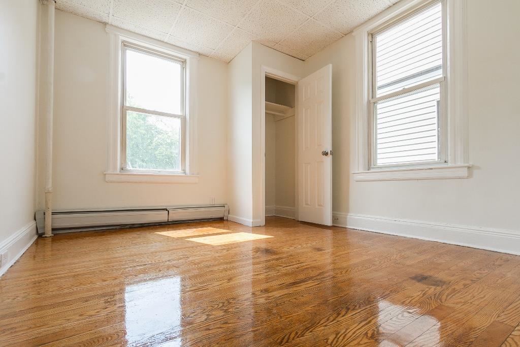 73 WARNER AVE