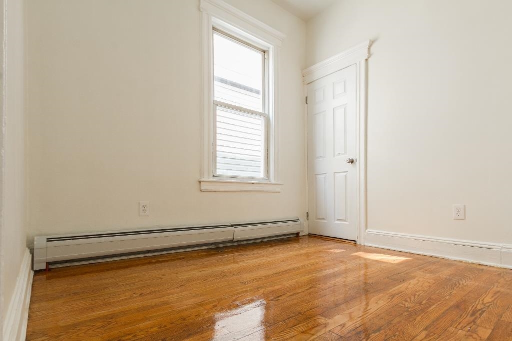 73 WARNER AVE
