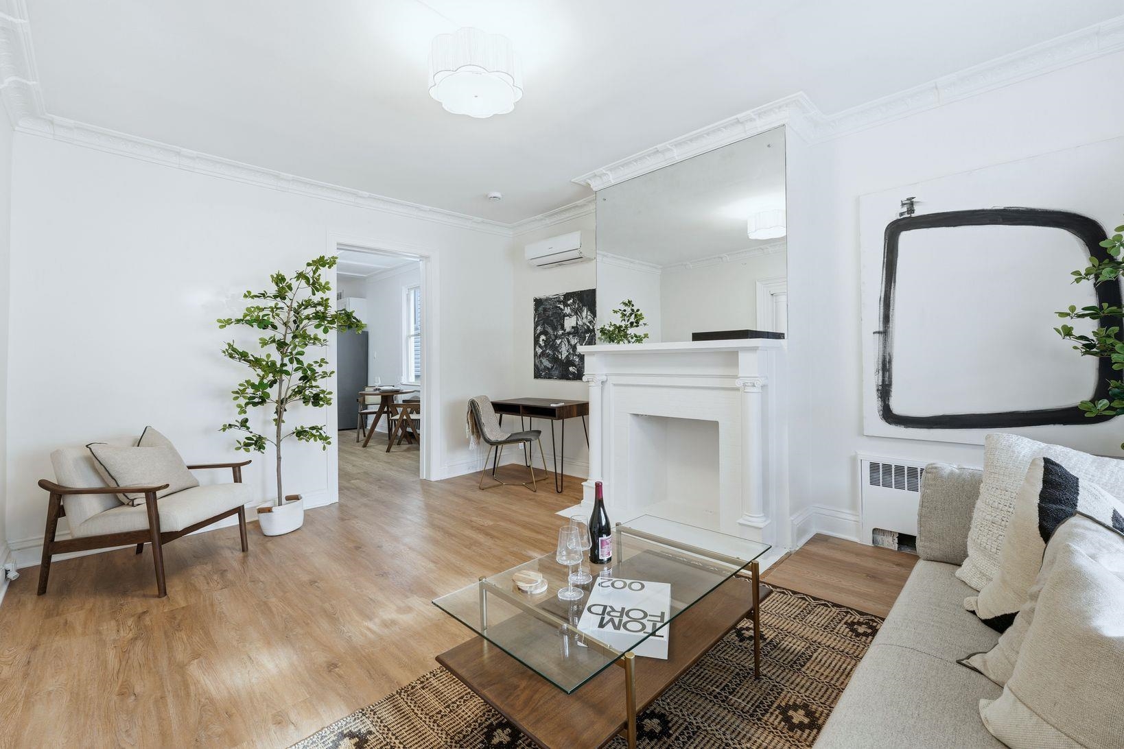 114 OAK ST