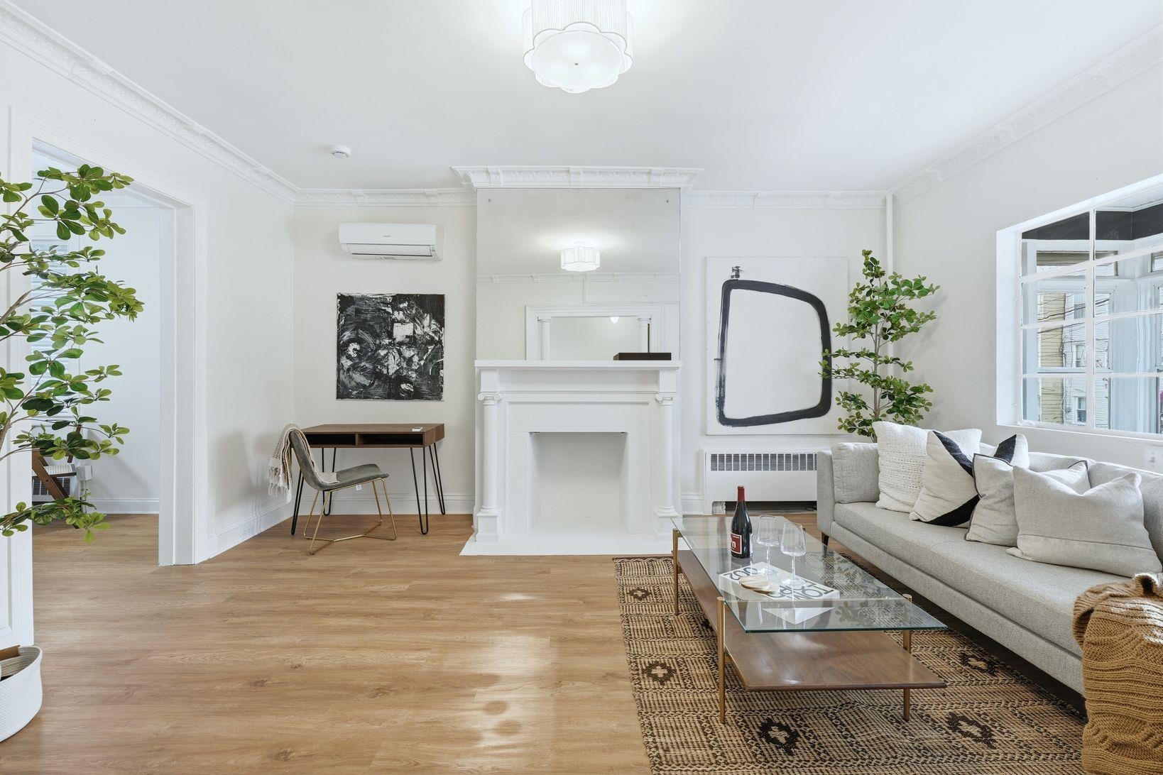 114 OAK ST