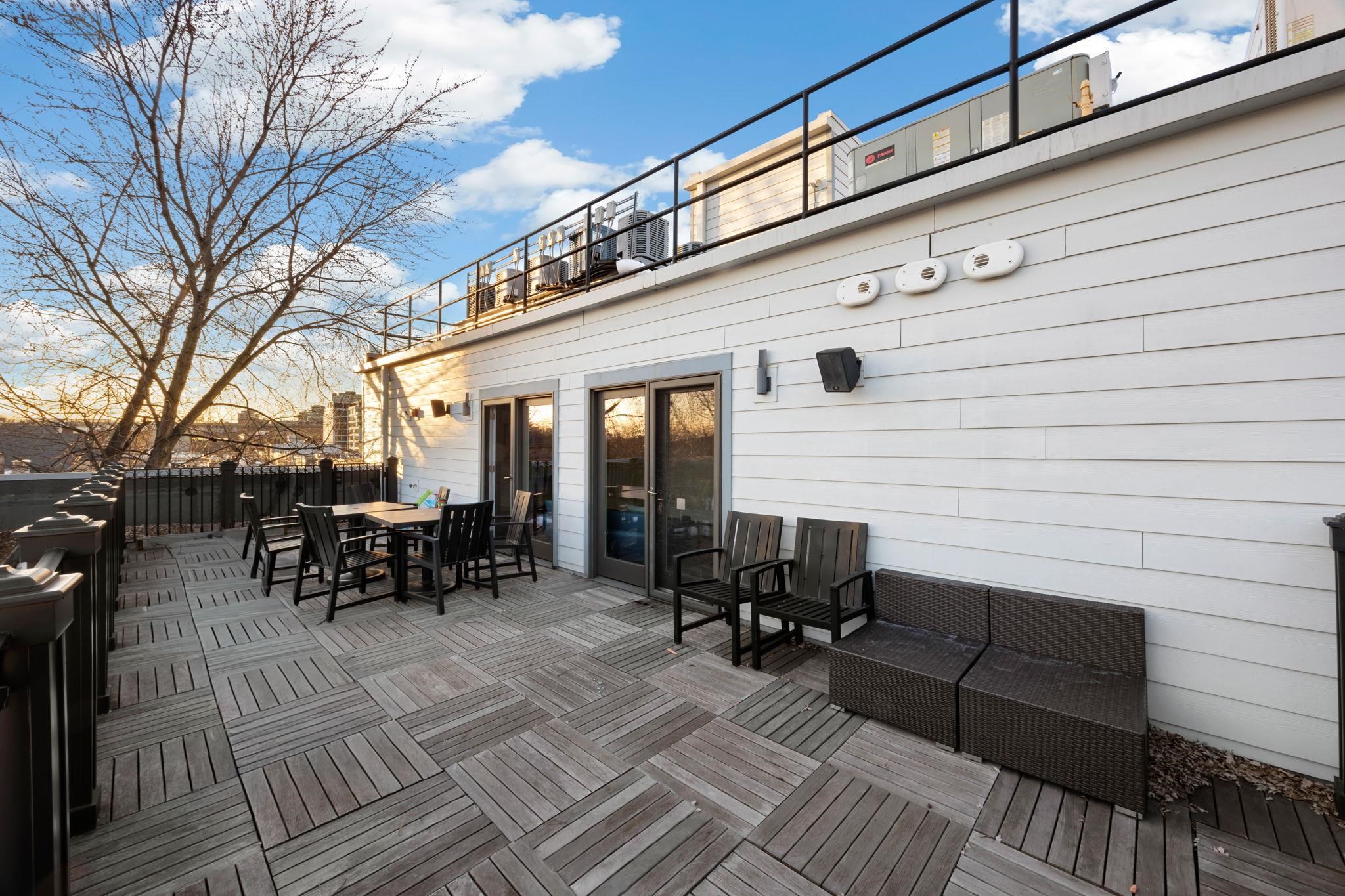 313 7TH ST Unit: 202