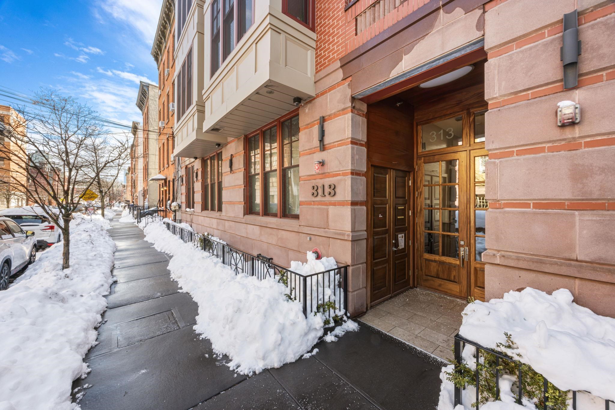 313 7TH ST Unit: 202