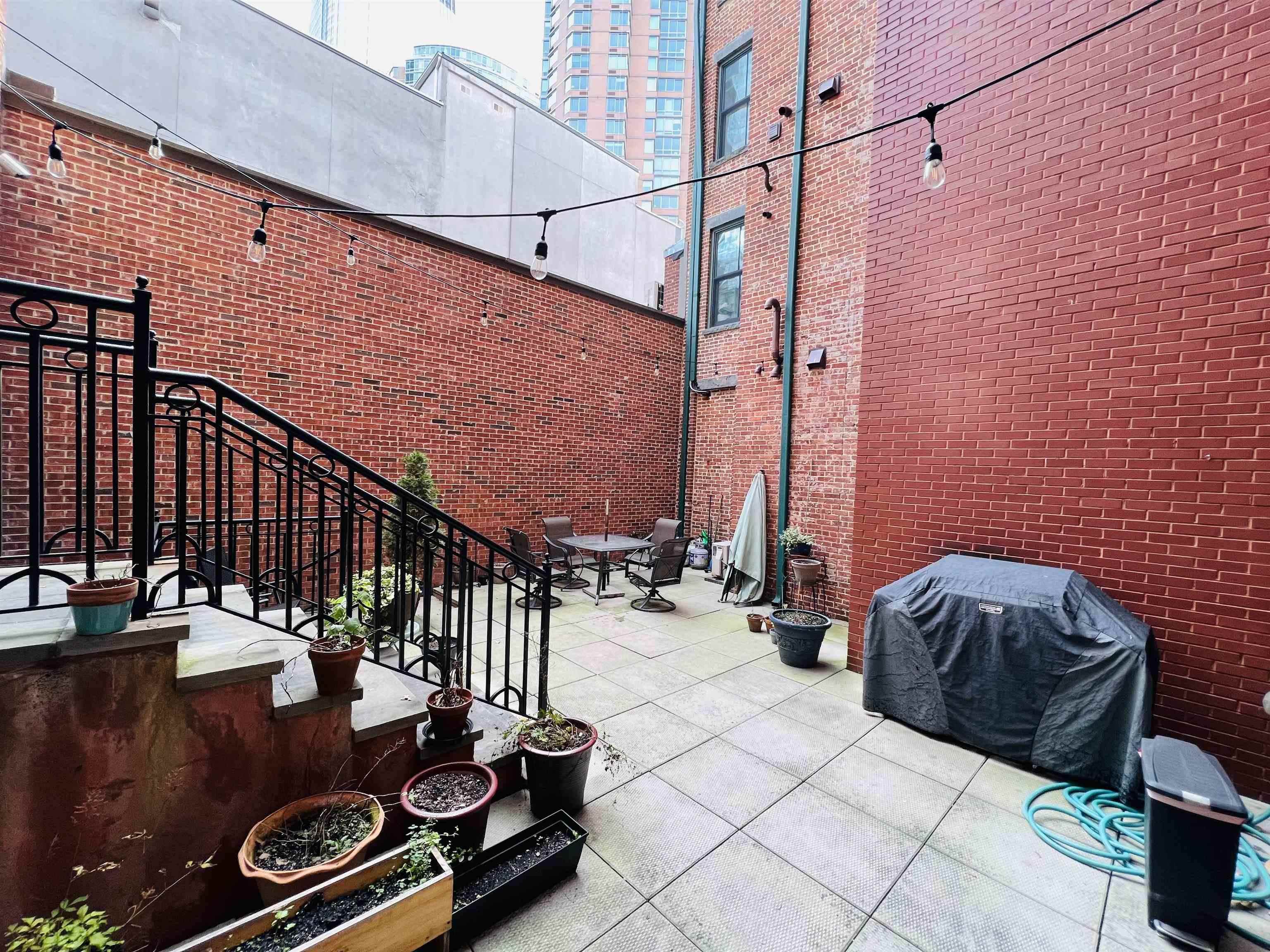 66 MORRIS ST Unit: 302