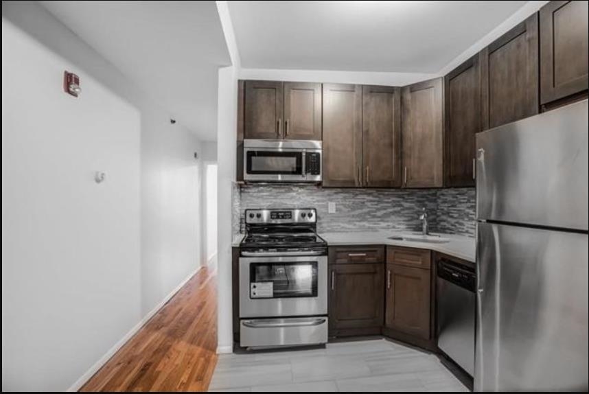 132 JEFFERSON ST Unit: 2R
