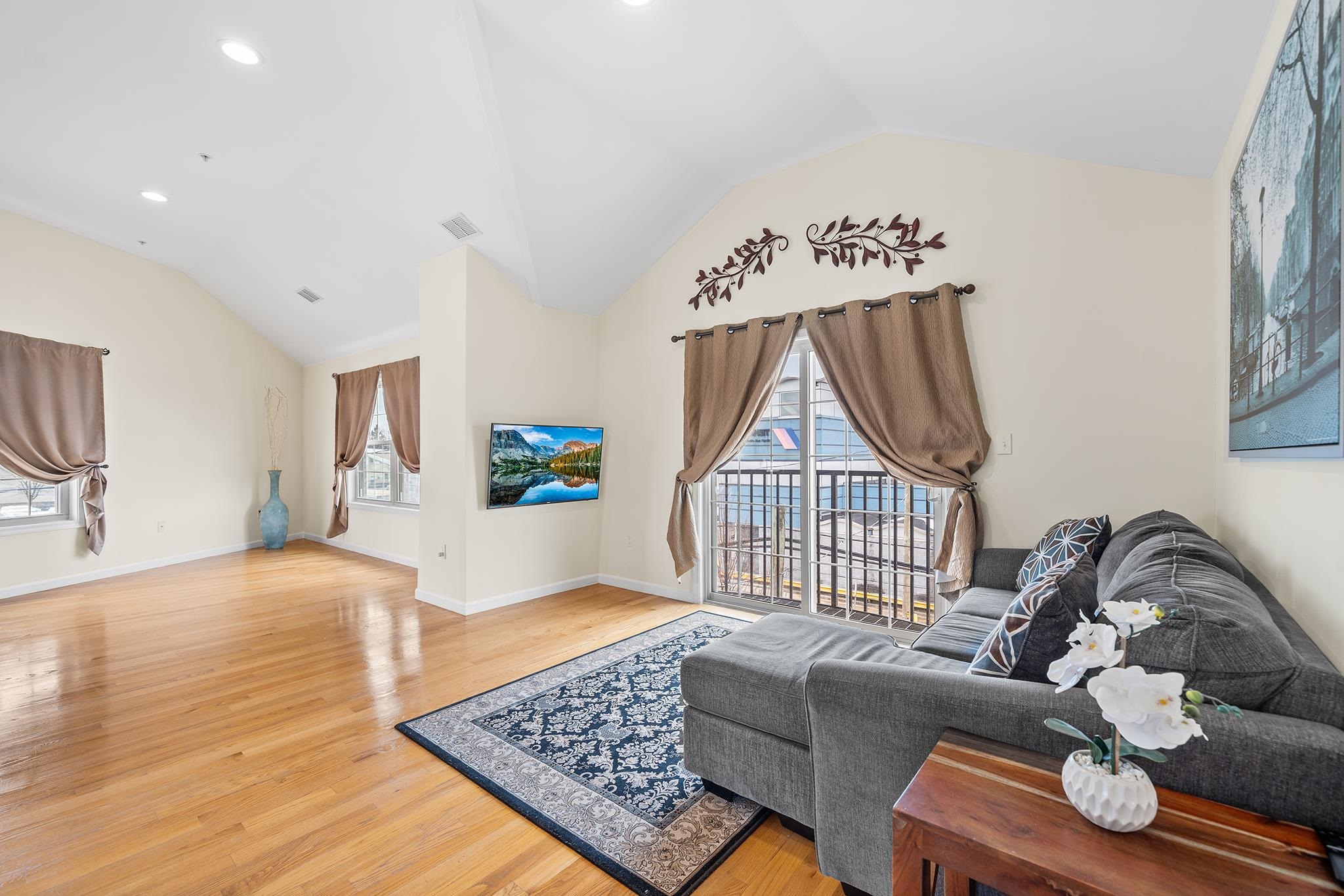 126 GATES AVE Unit: B