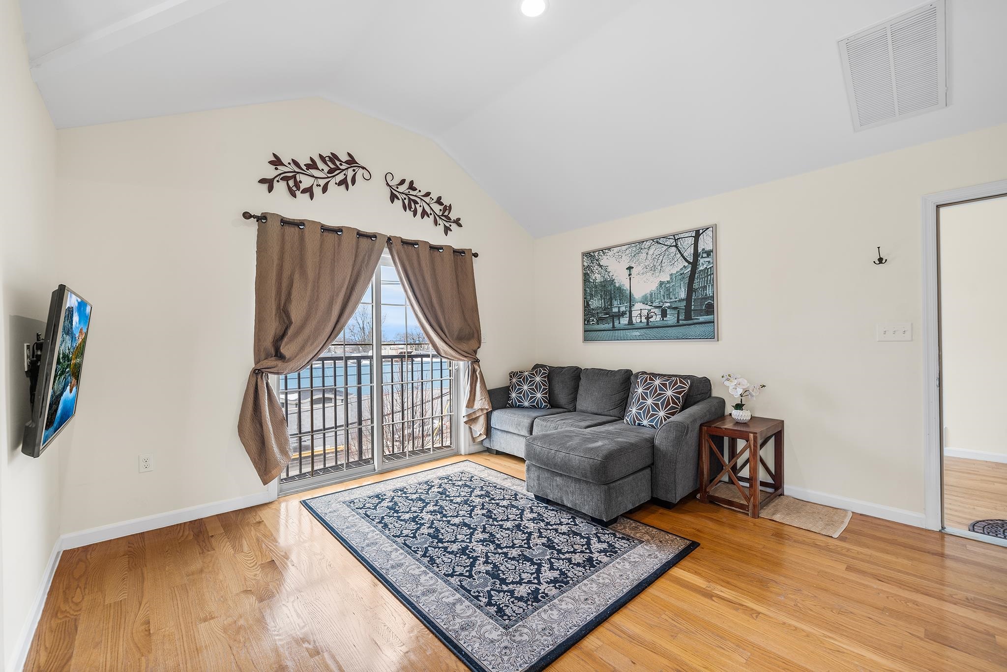 126 GATES AVE Unit: B