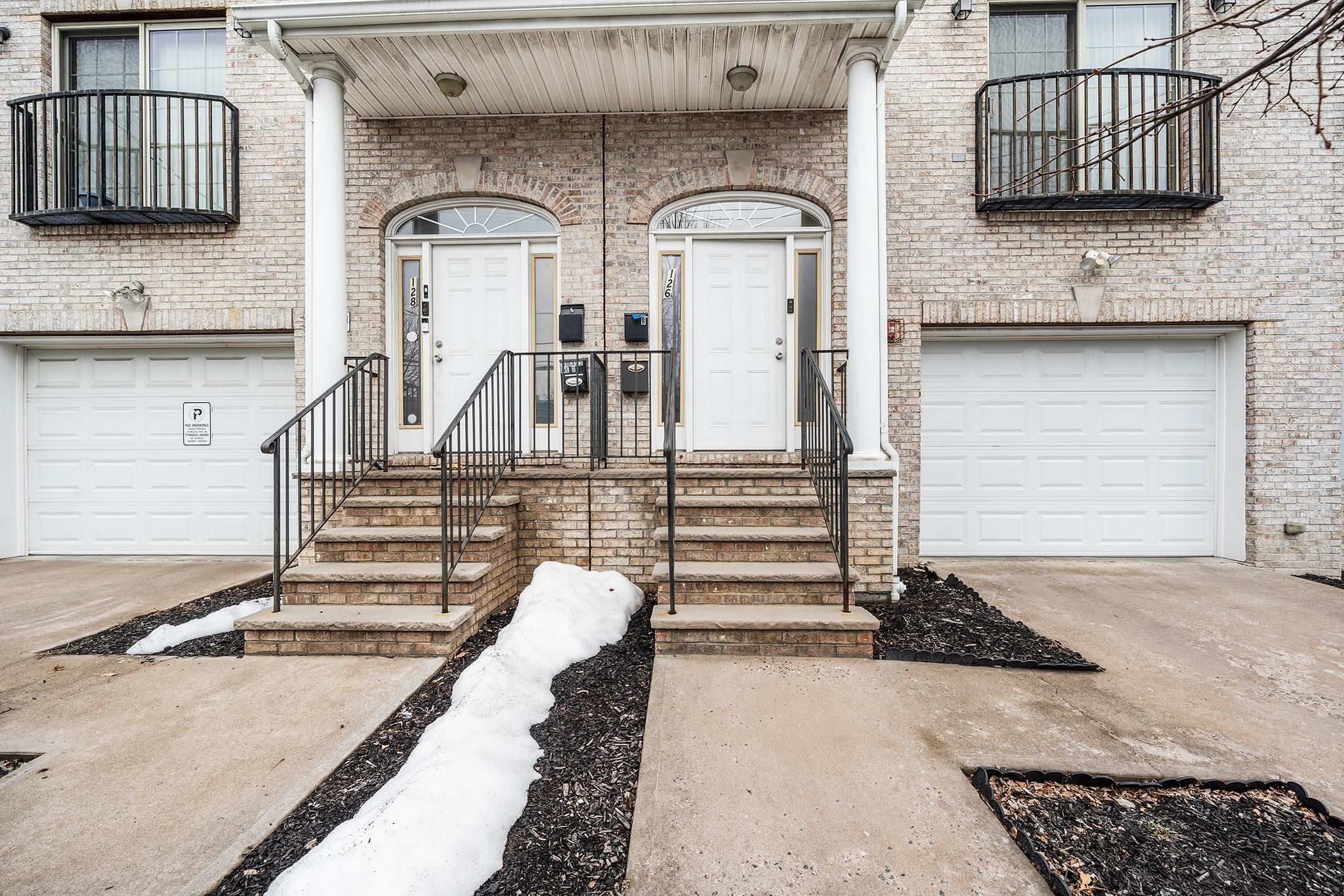 126 GATES AVE Unit: B