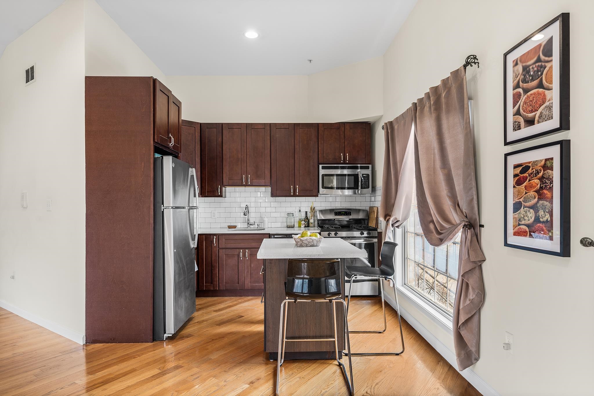 126 GATES AVE Unit: B