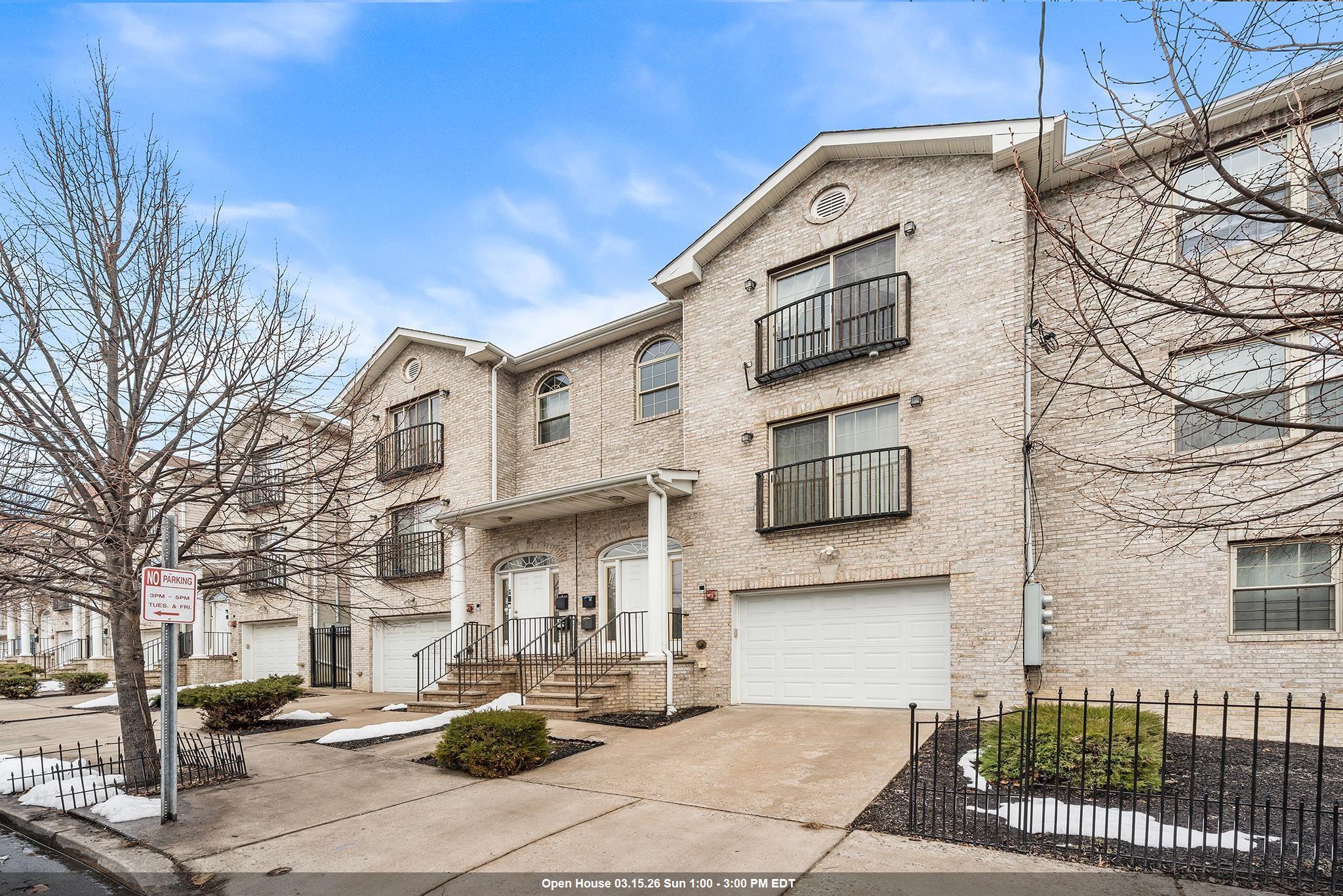 126 GATES AVE Unit: B