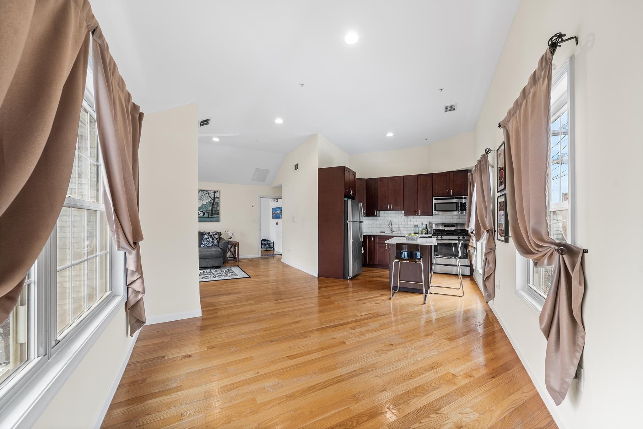 126 GATES AVE Unit: B