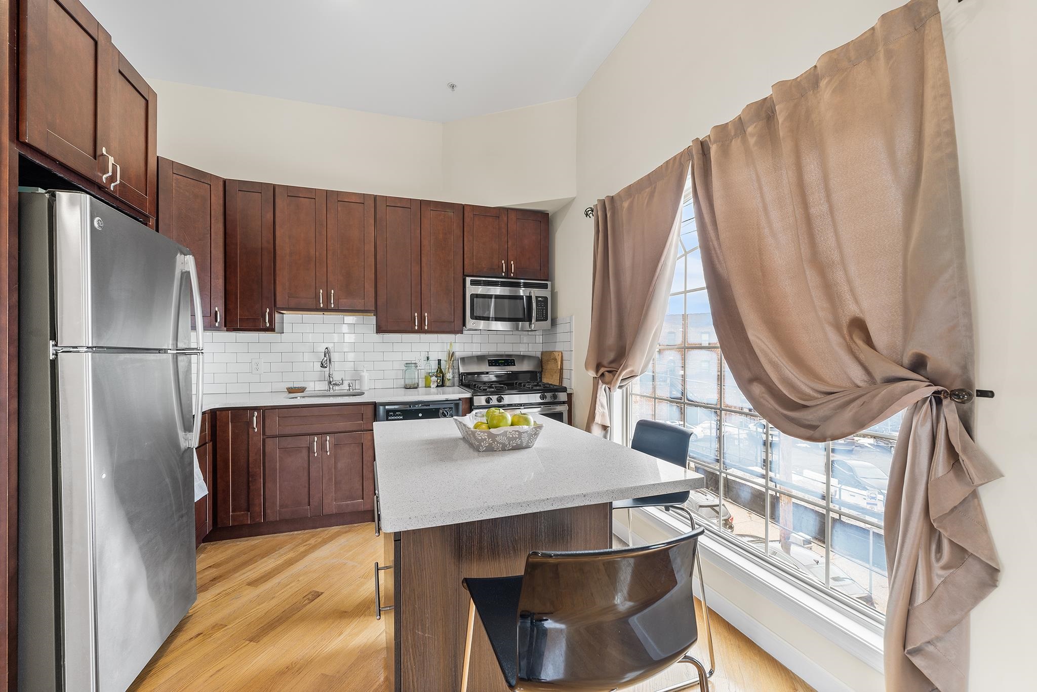 126 GATES AVE Unit: B