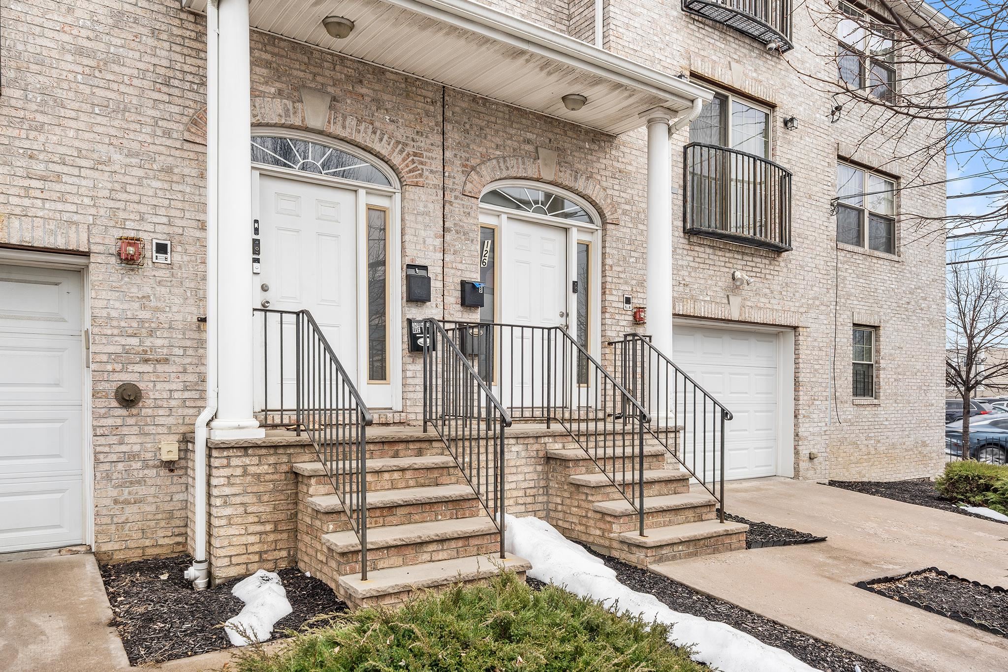 126 GATES AVE Unit: B