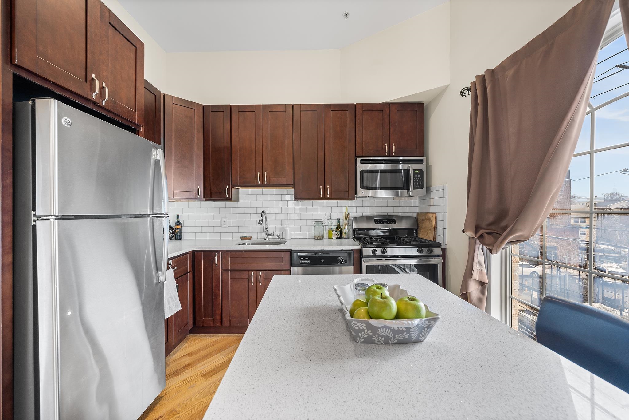 126 GATES AVE Unit: B