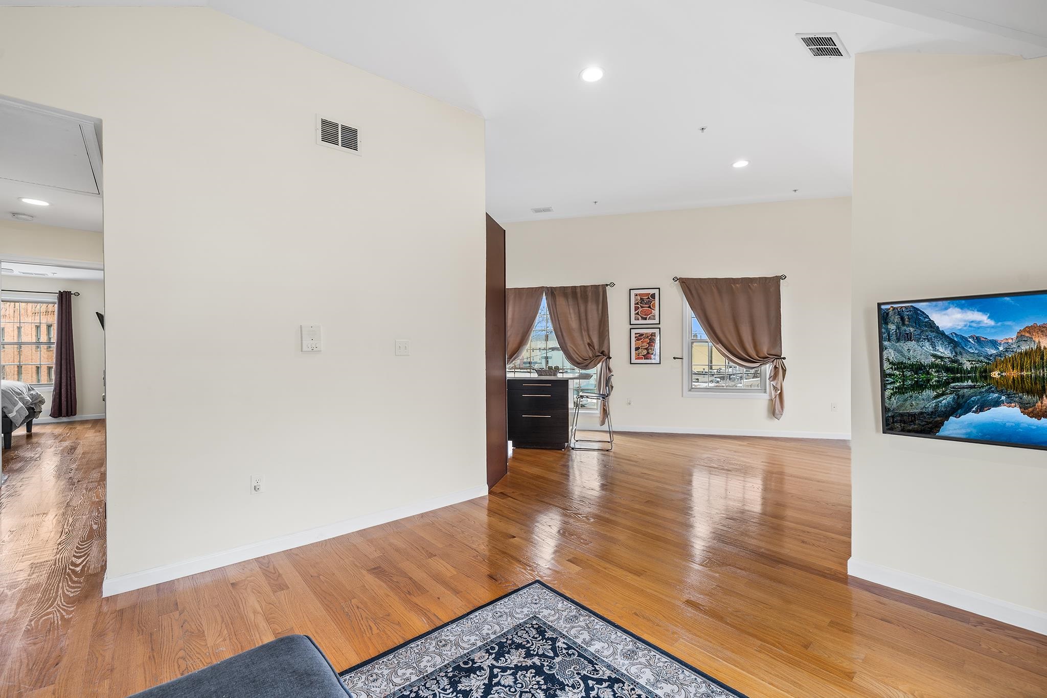 126 GATES AVE Unit: B