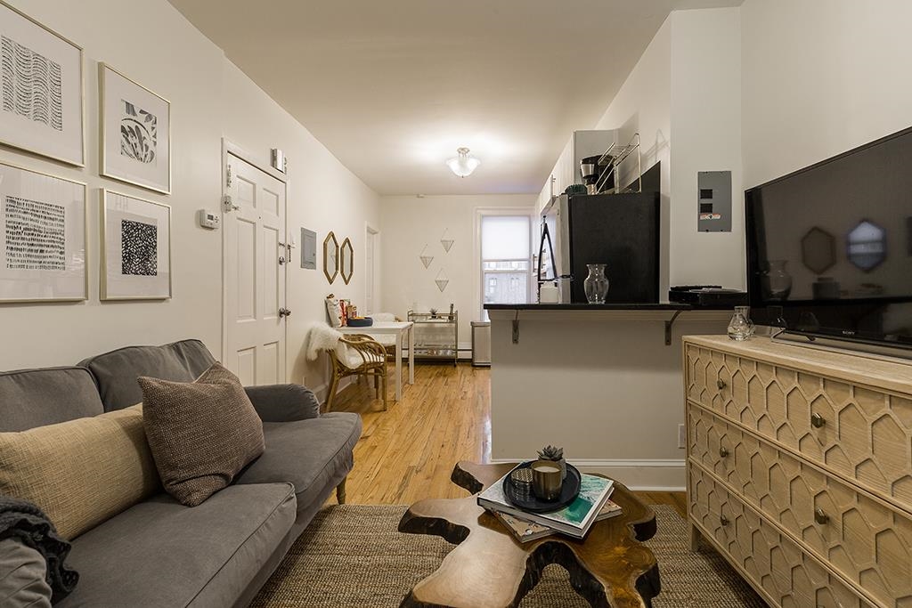 281.5 2ND ST