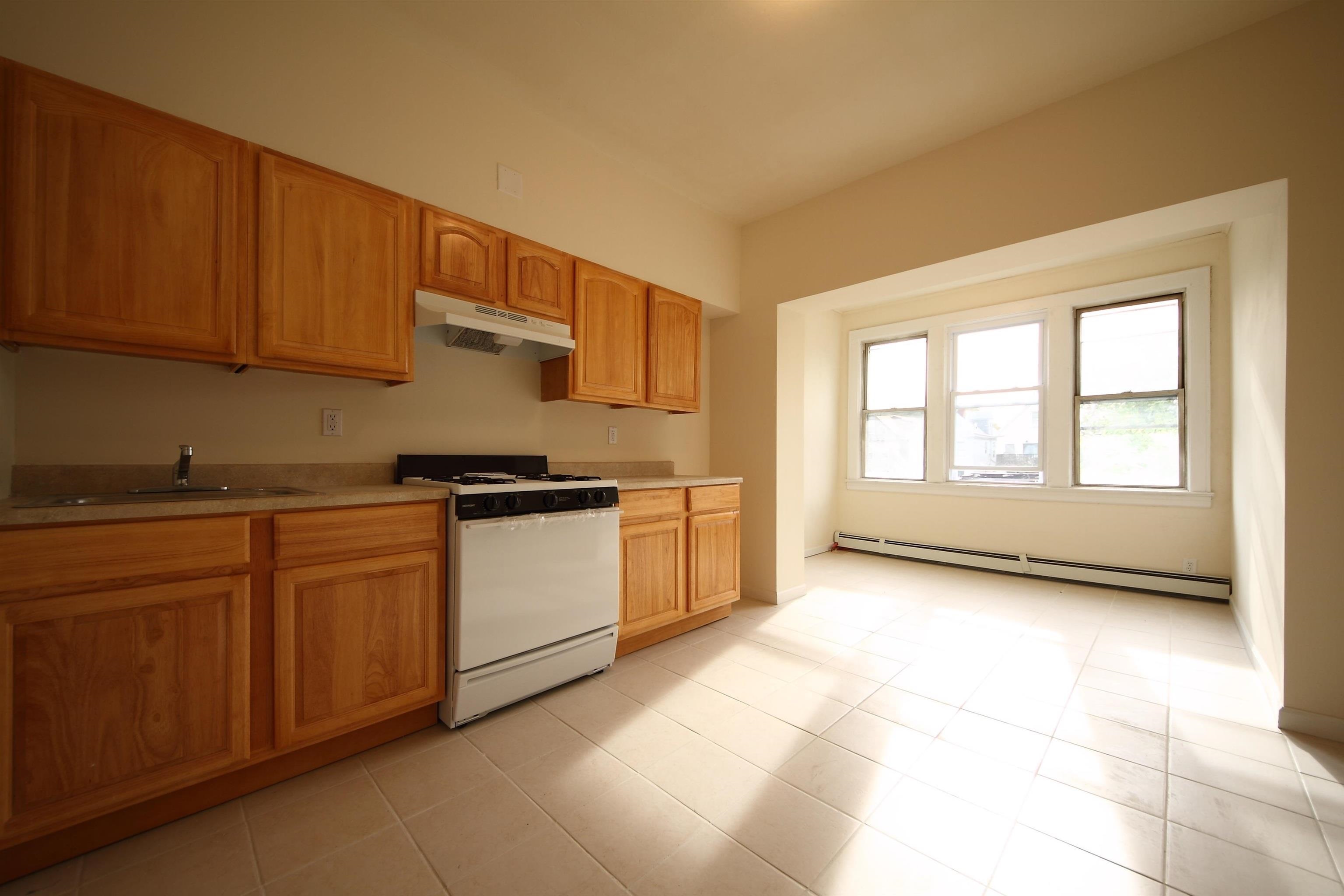 31 VAN NOSTRAND AVE
