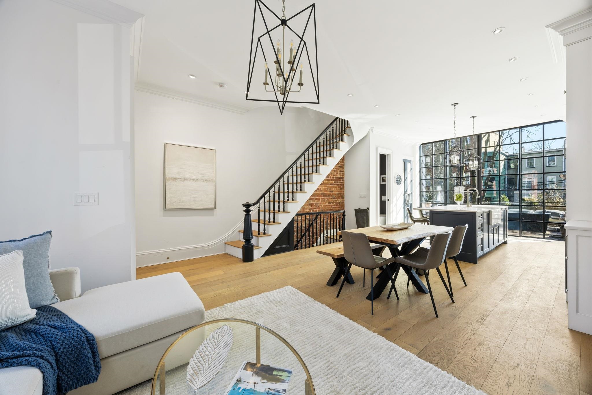 211 8TH ST