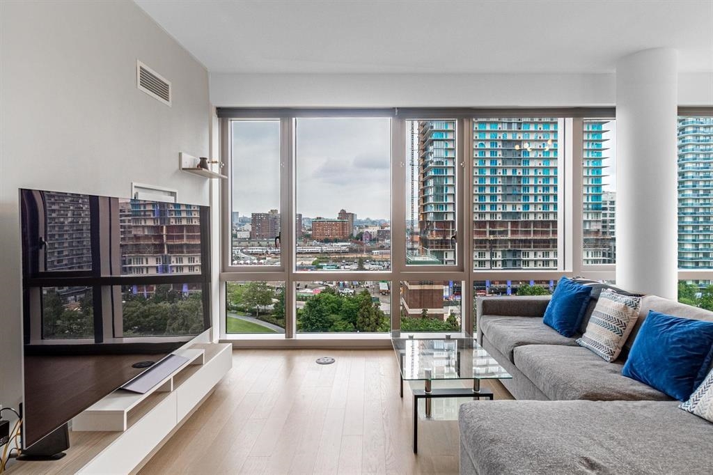 75 PARK LANE SOUTH Unit: 806