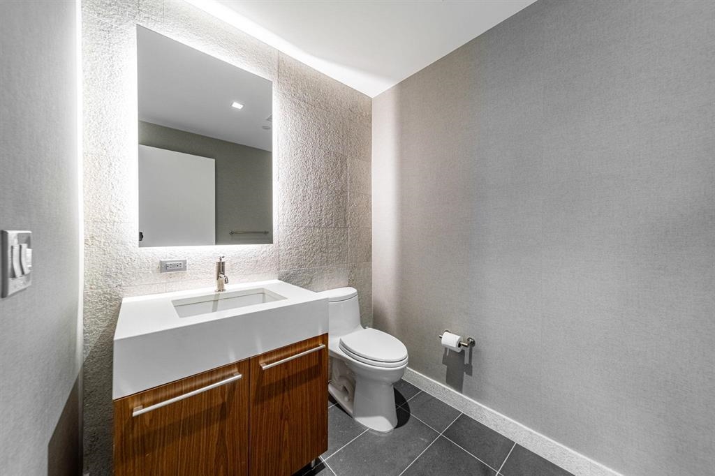 75 PARK LANE SOUTH Unit: 806