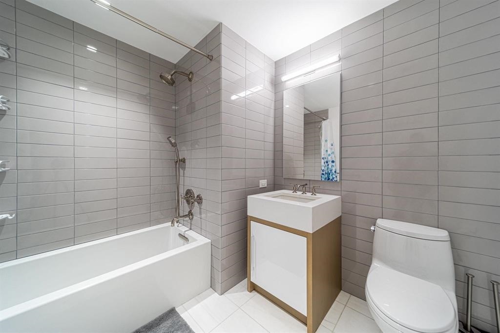 75 PARK LANE SOUTH Unit: 806