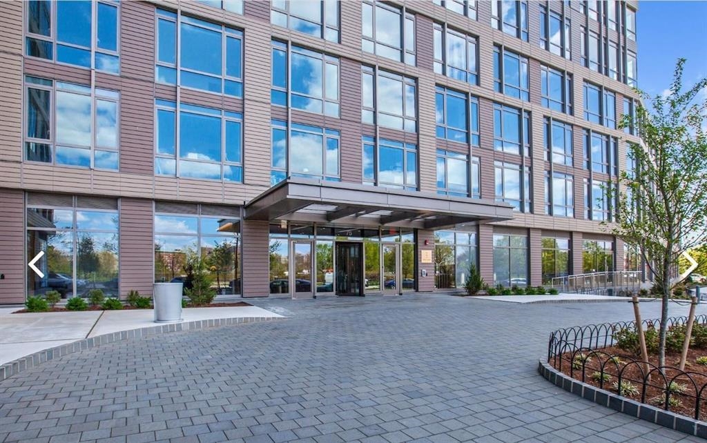 75 PARK LANE SOUTH Unit: 806