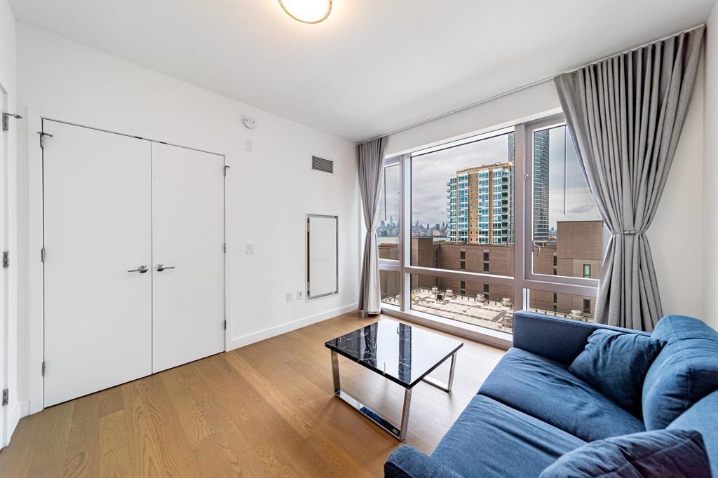 75 PARK LANE SOUTH Unit: 806