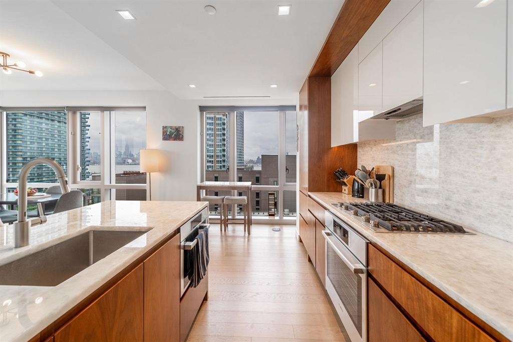 75 PARK LANE SOUTH Unit: 806