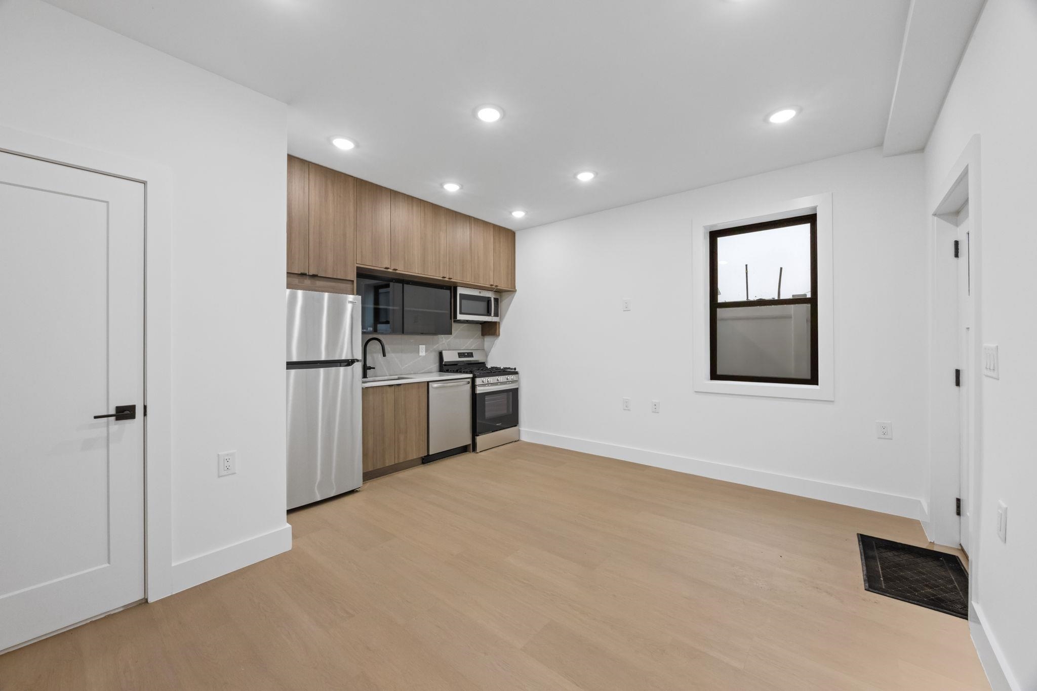 33 GRAHAM ST Unit: 3