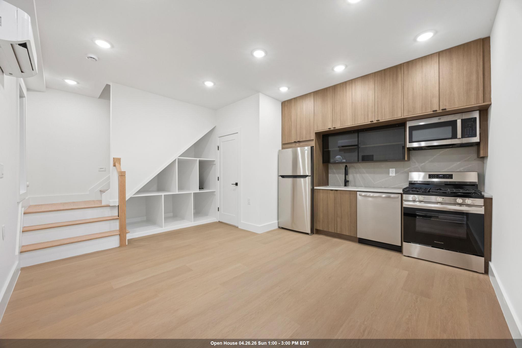 33 GRAHAM ST Unit: 3