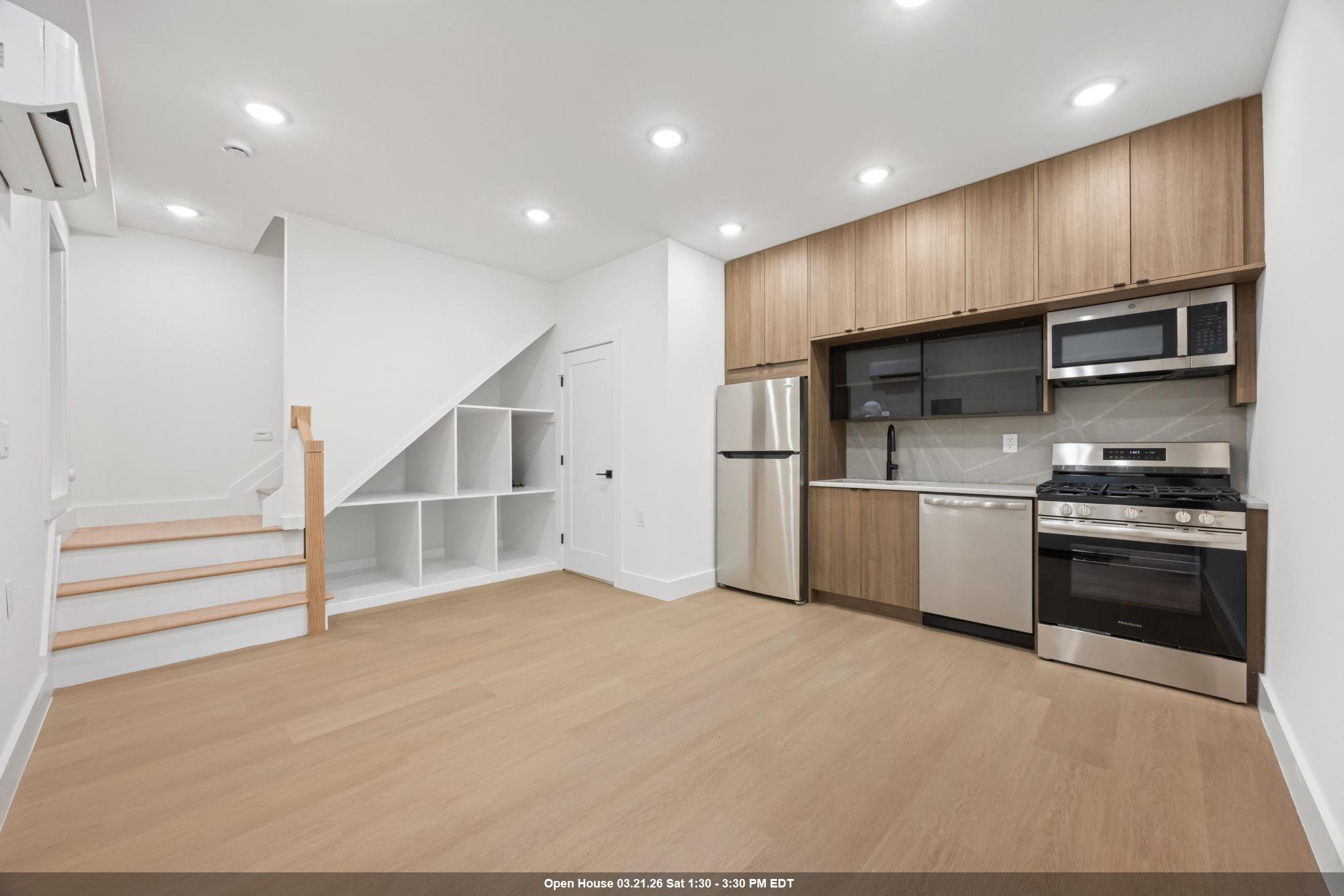 33 GRAHAM ST Unit: 3