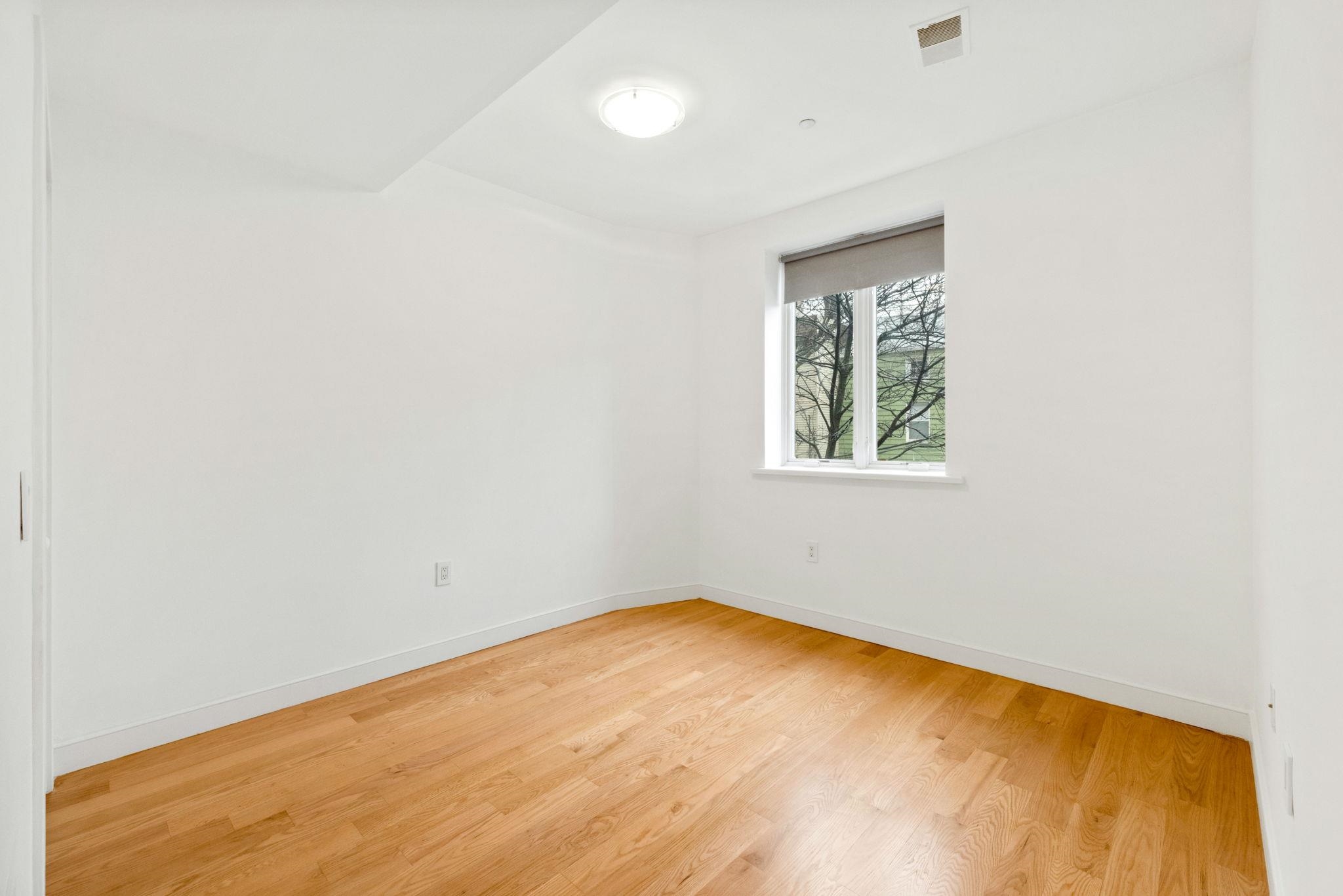 296 GRAND ST Unit: 1A