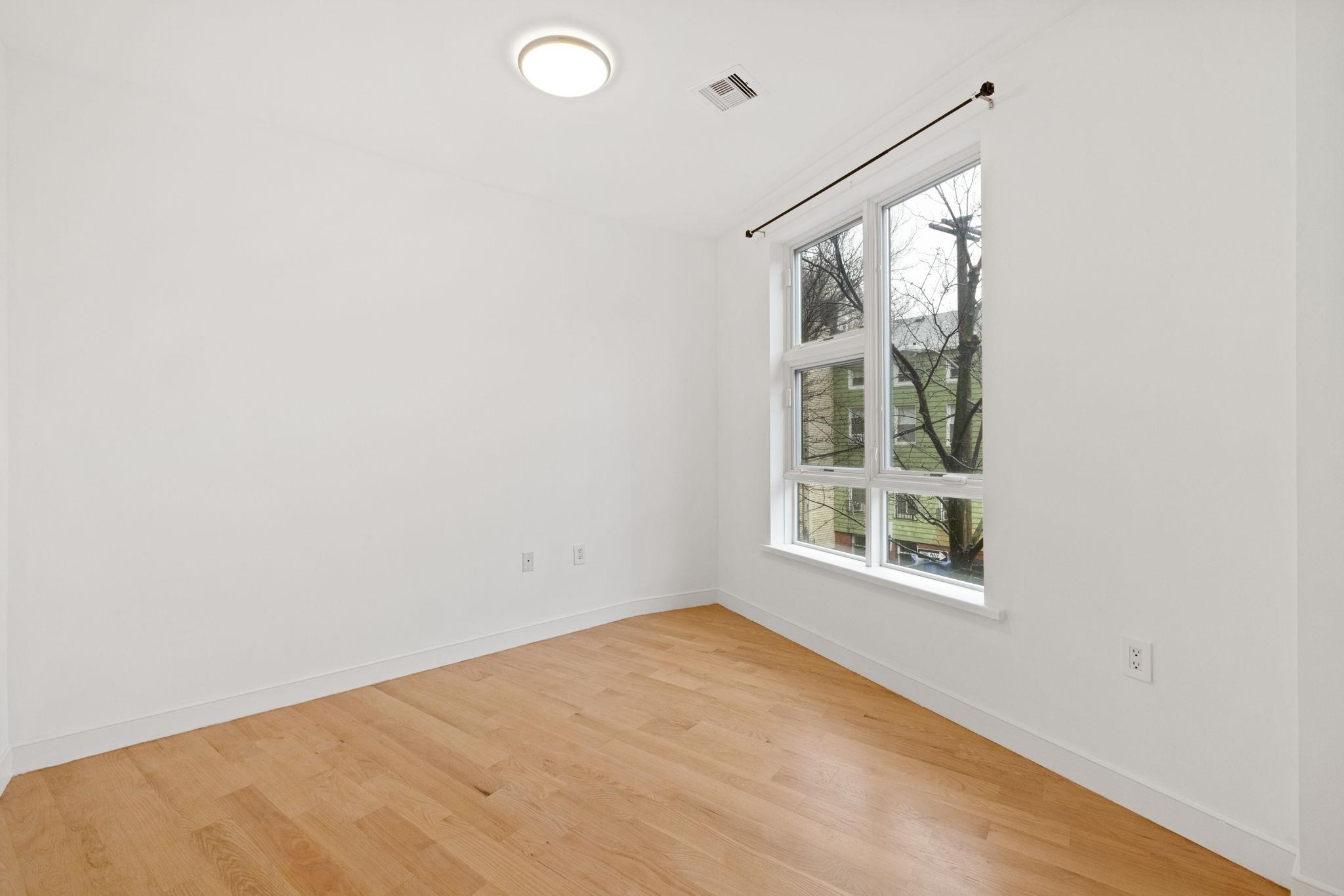 296 GRAND ST Unit: 1A