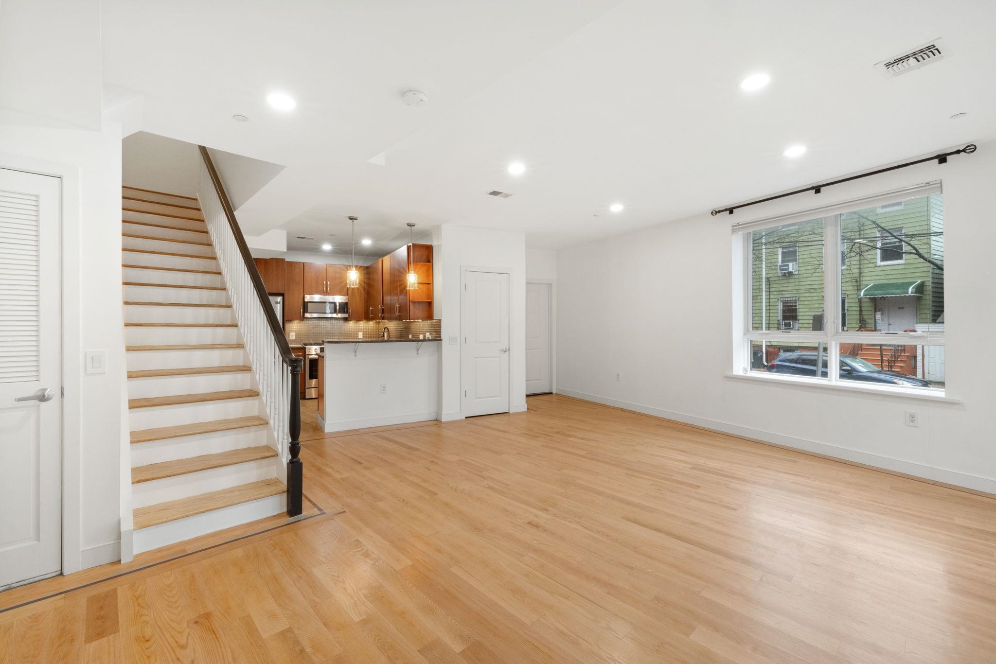 296 GRAND ST Unit: 1A