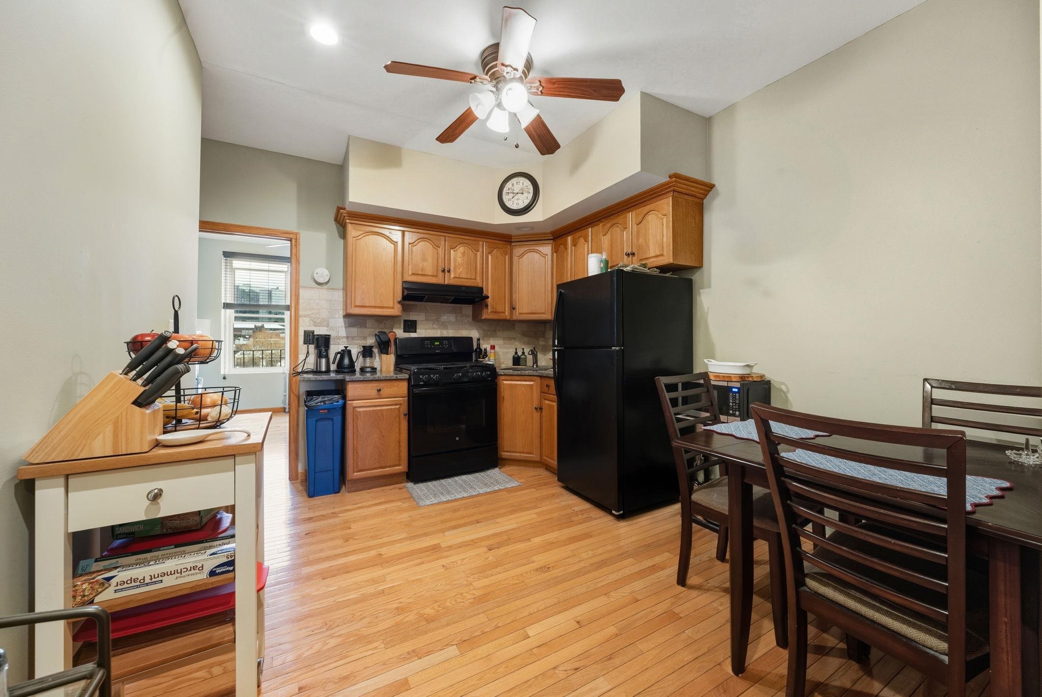 627 WILLOW AVE Unit: 5J