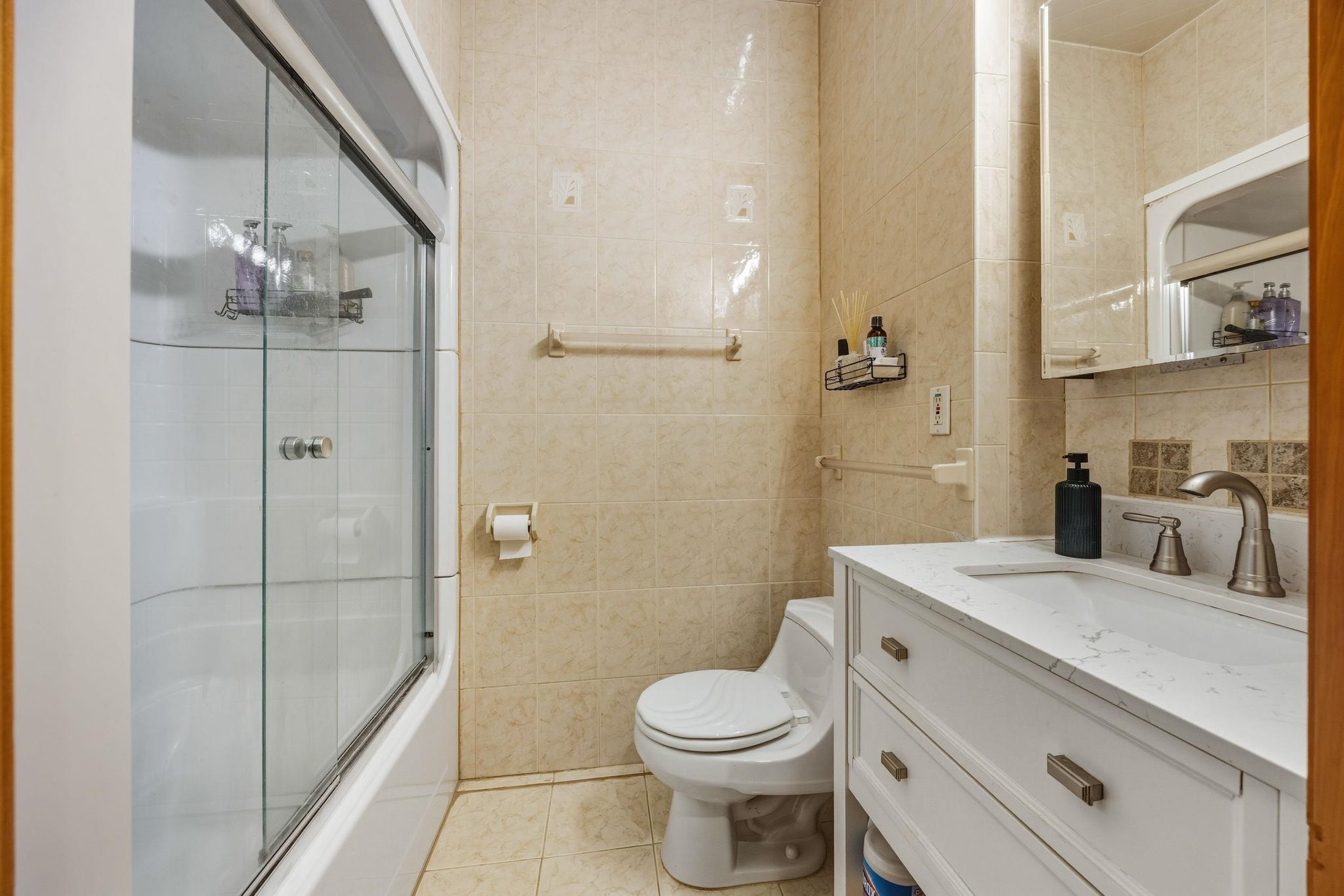 627 WILLOW AVE Unit: 5J
