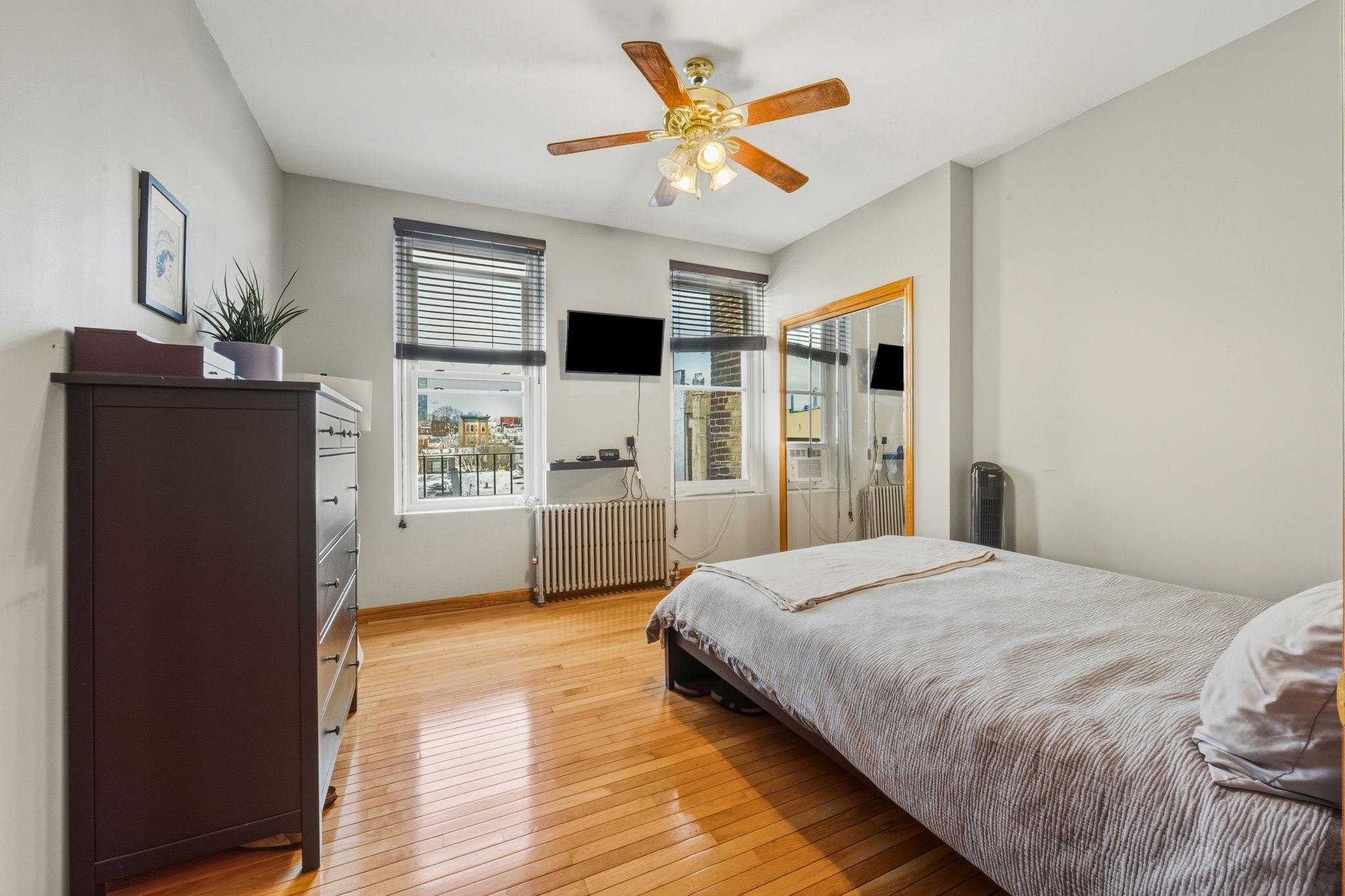 627 WILLOW AVE Unit: 5J