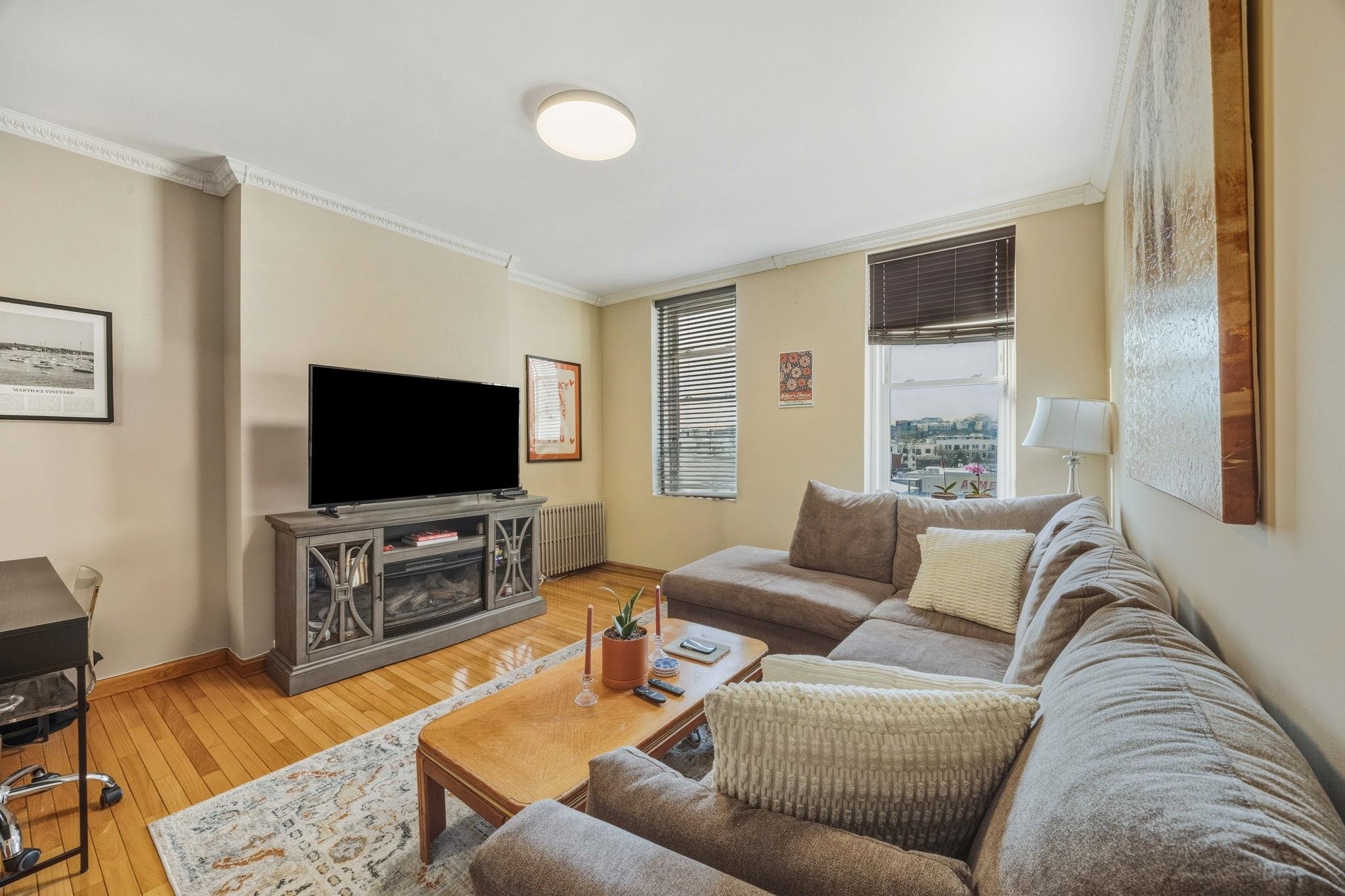 627 WILLOW AVE Unit: 5J