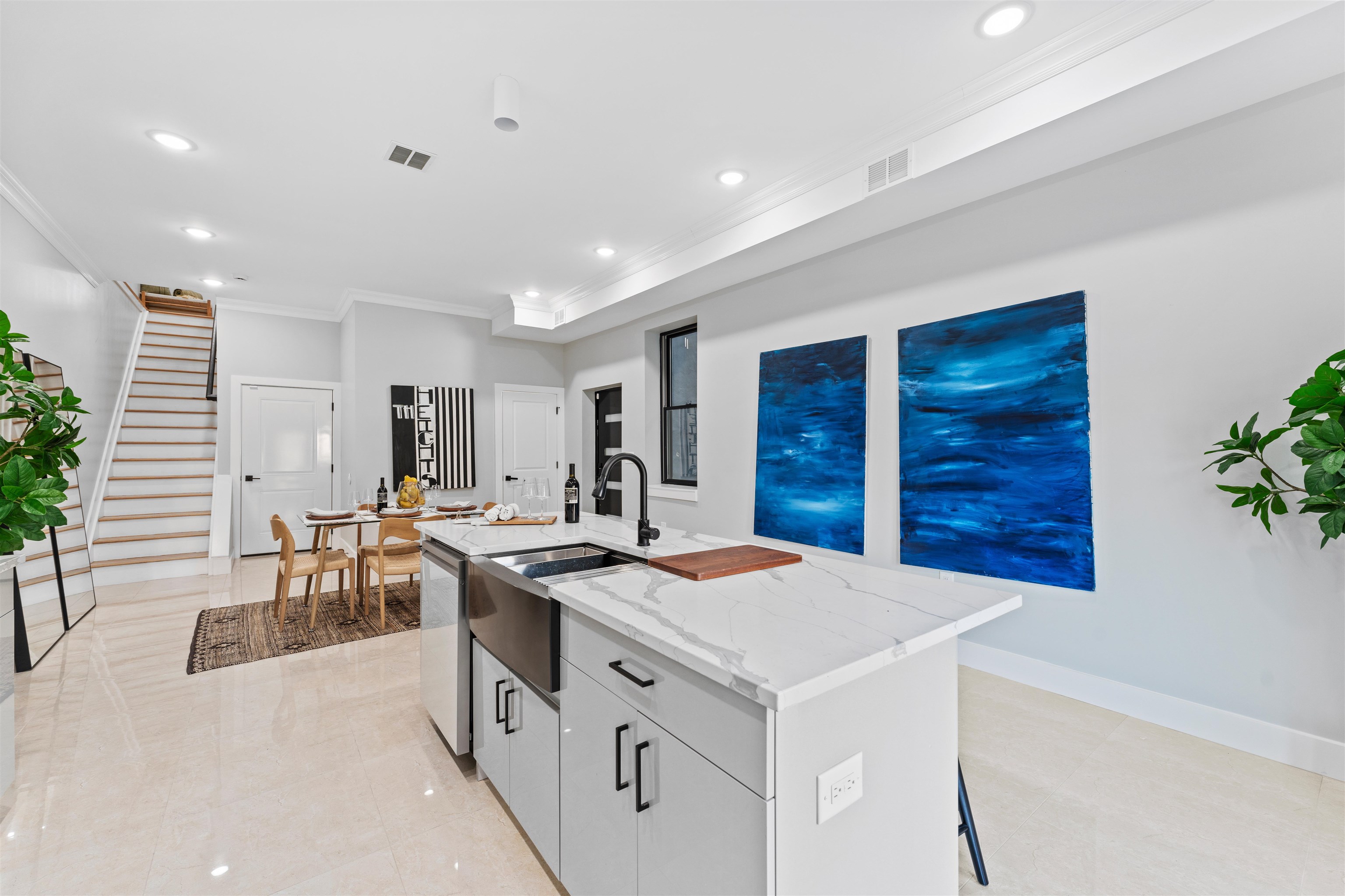 135 NELSON AVE Unit: #1