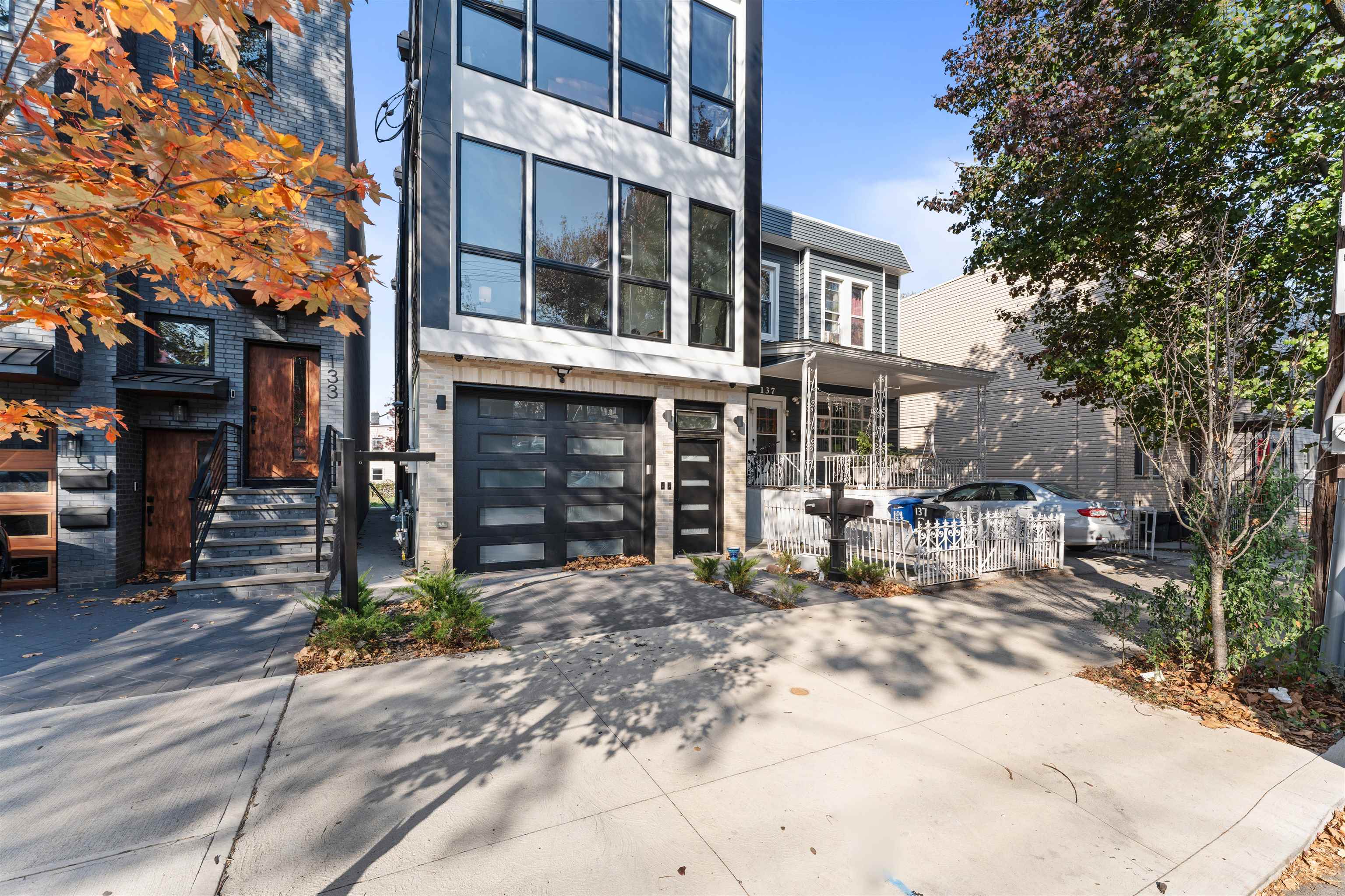 135 NELSON AVE Unit: #1