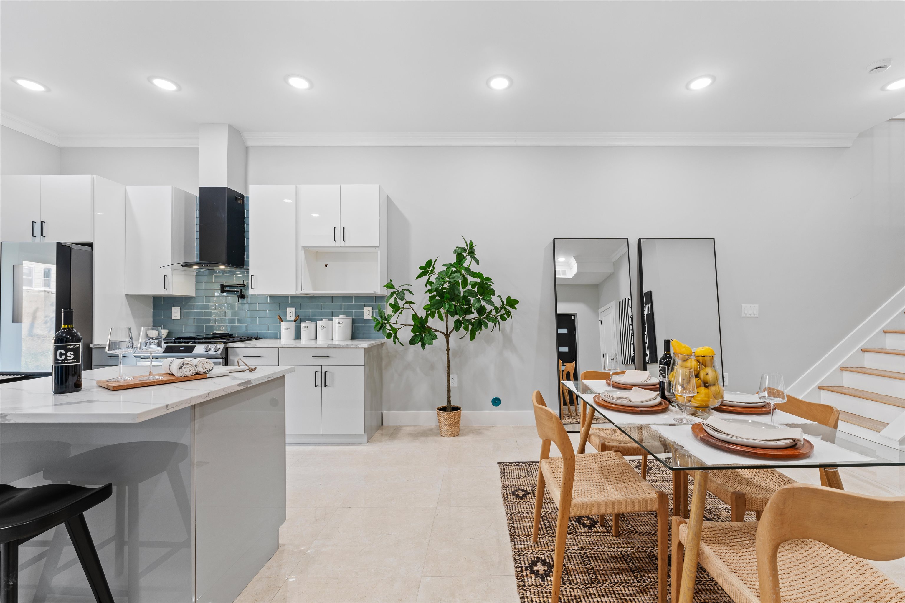 135 NELSON AVE Unit: #1