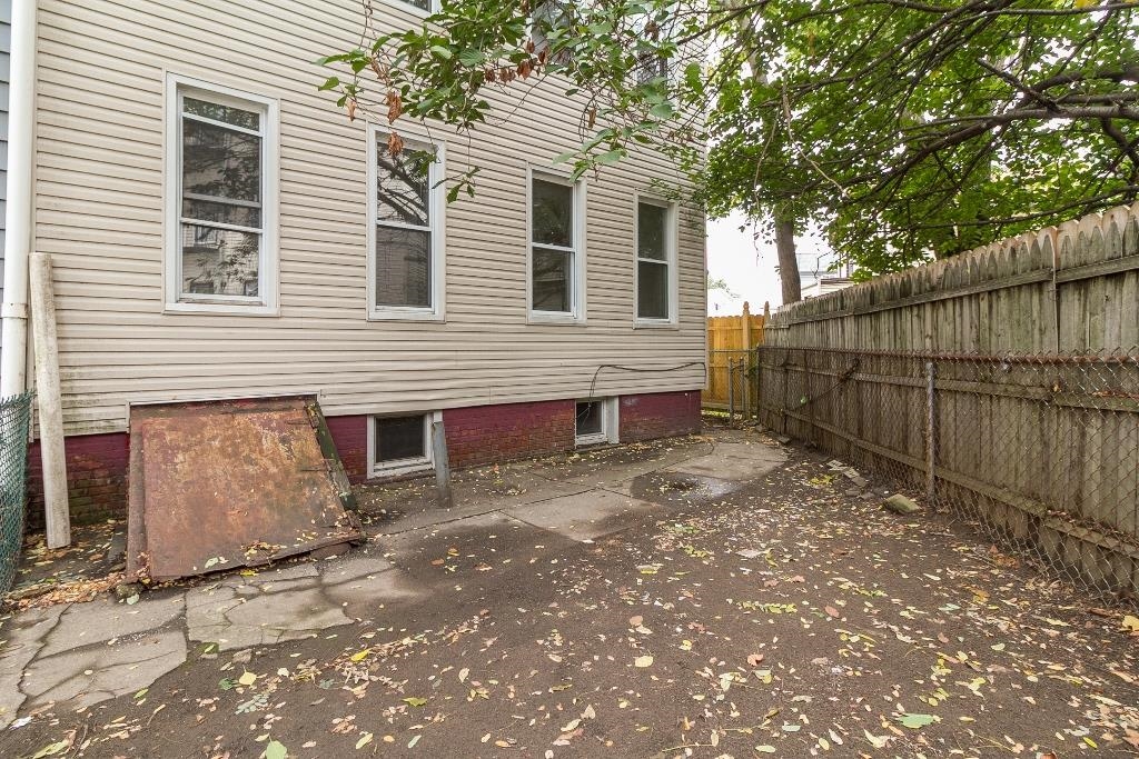 35 ROSE AVE