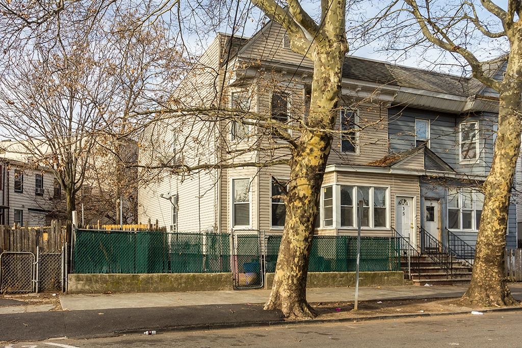 35 ROSE AVE