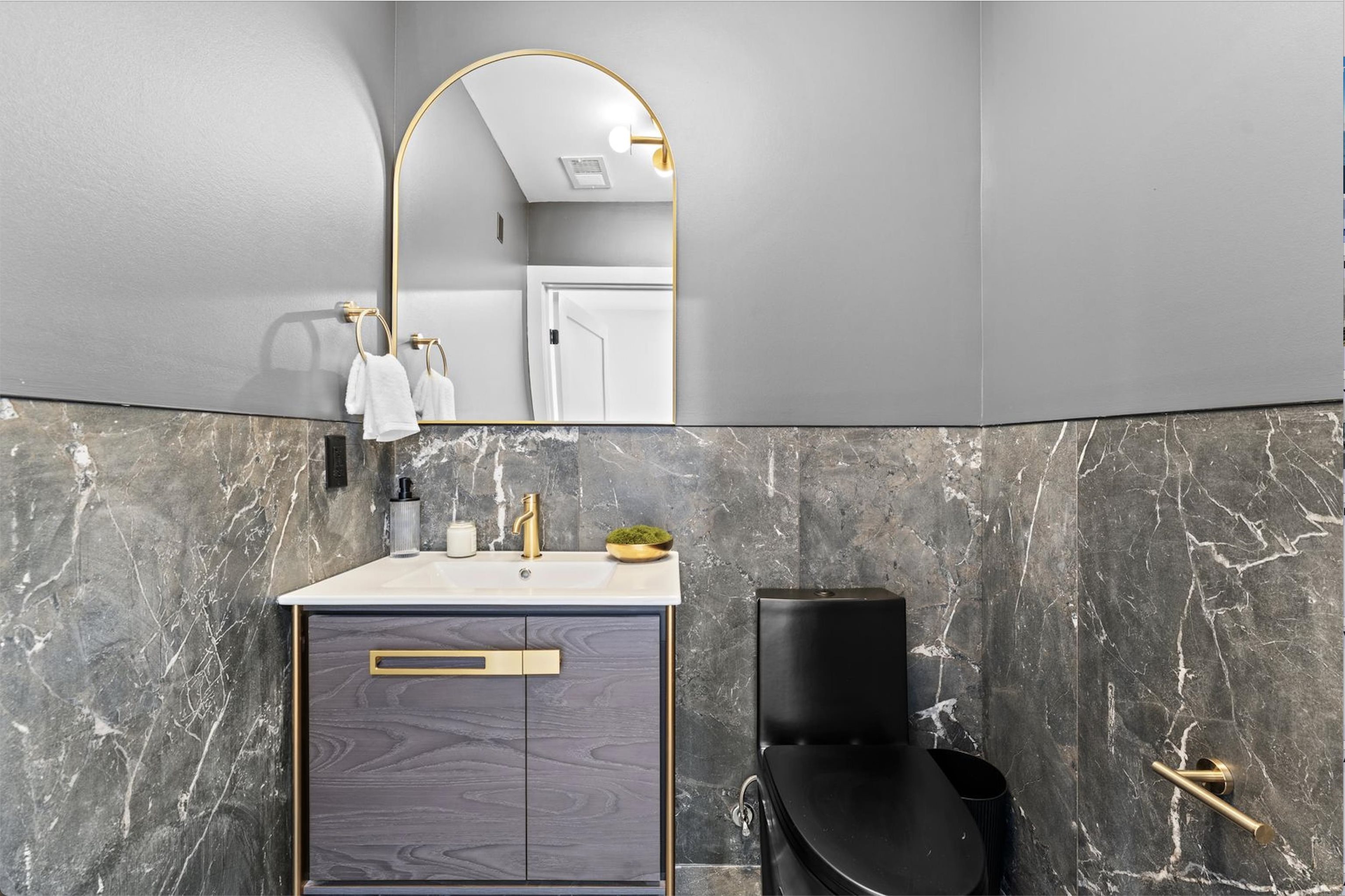 433 CENTRAL AVE Unit: PH4